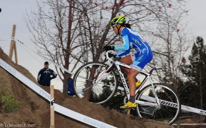 Katerina Nash (Luna Pro Team) putting her mountain biking skills to good use