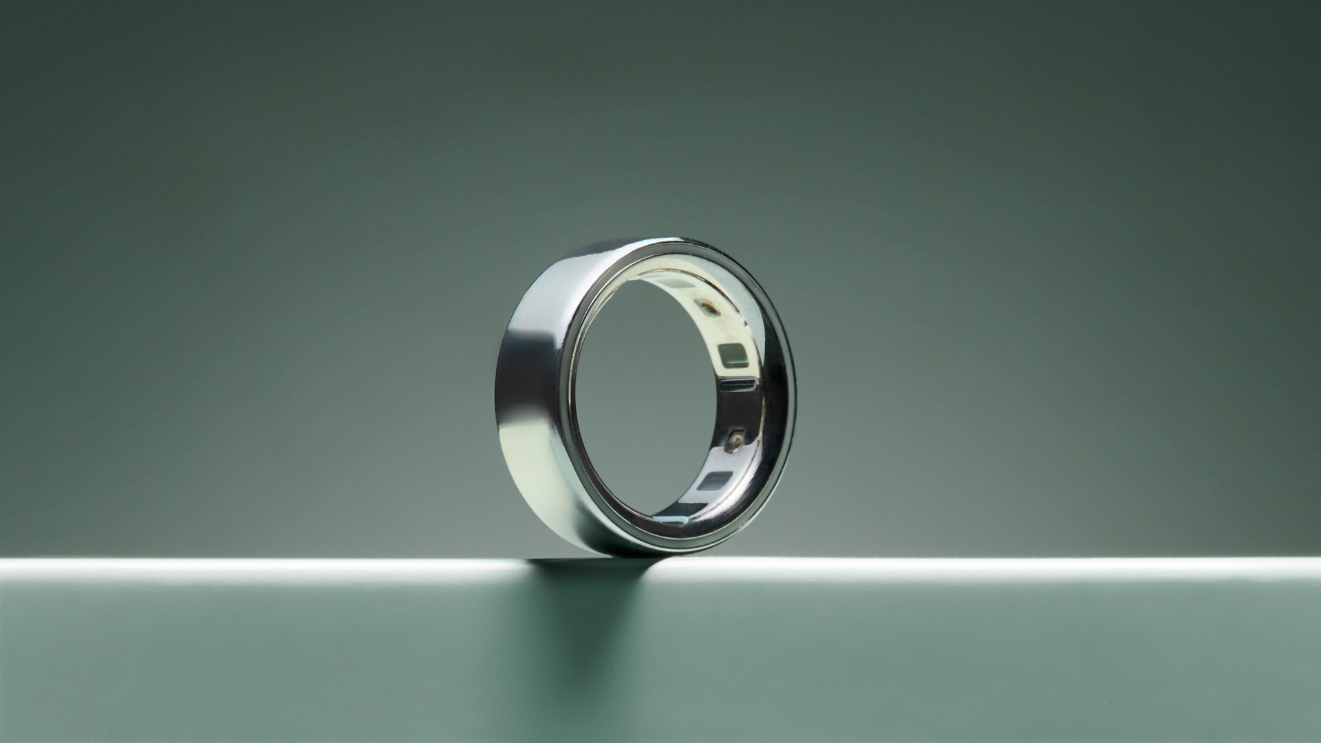 The silver Oura Ring 4 on turquoise surface