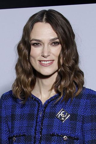 kiera knightly with a 50s makeup look
