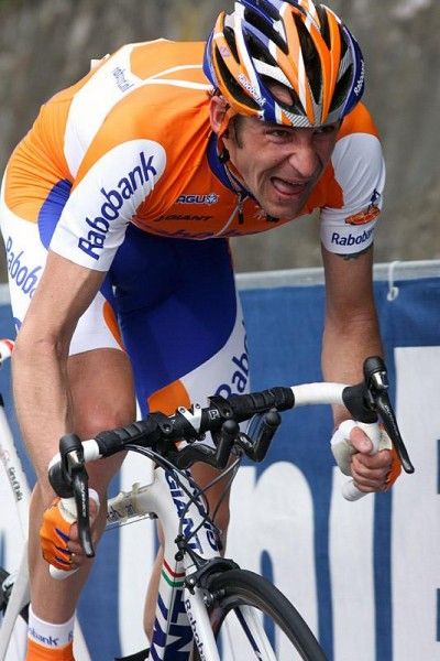 Denis Menchov (Rabobank) powers to the line to win stage 12's 60.6km time trial.