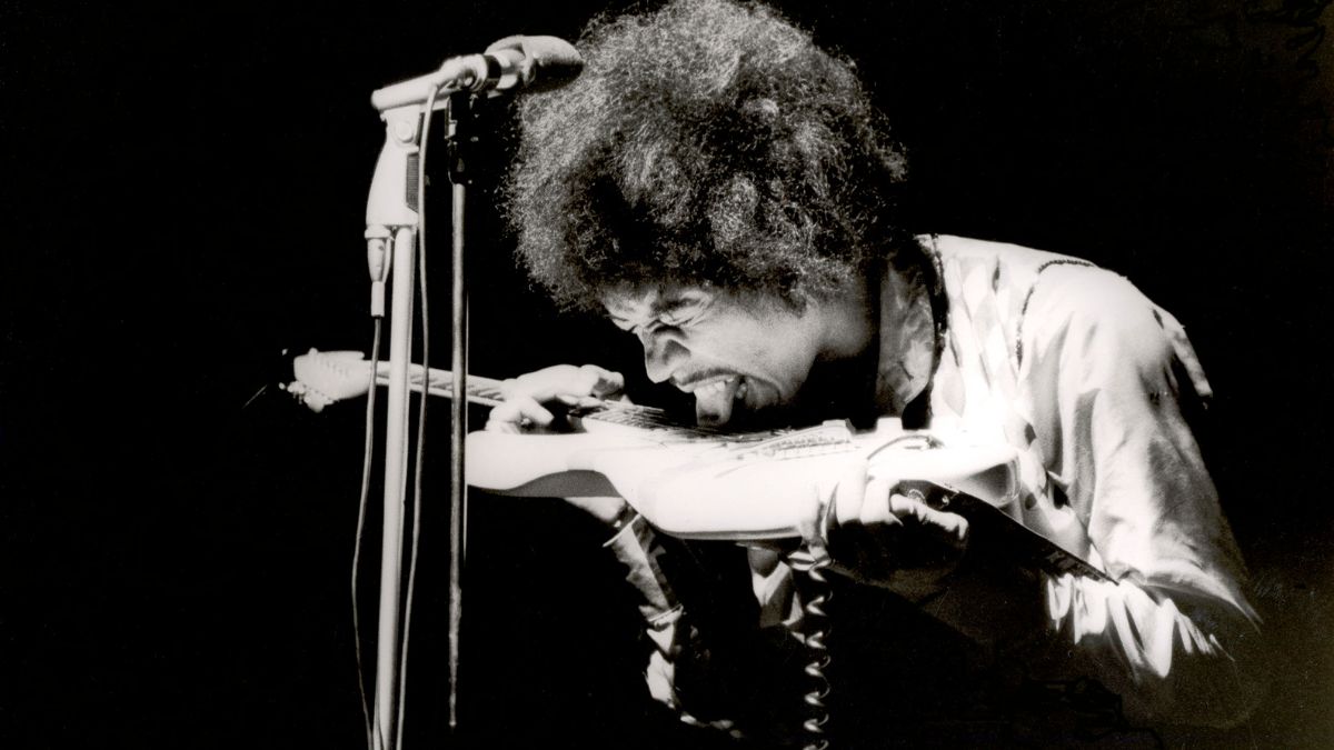 American guitarist and singer-songwriter, during a concert at the Olympia. Paris (9th arrondissement), October 9, 1967