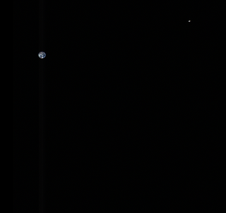 Asteroid-Bound Spacecraft Snaps Color Pic of Earth and Moon