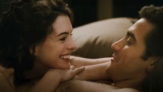 Anne Hathaway and Jake Gyllenhaal in Love and Other Drugs