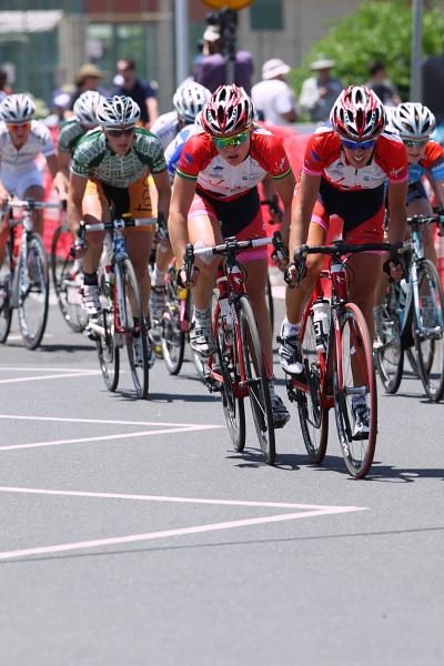 Emma Mackie (Virgin Blue) moved to the front to try to set up sprinter, Kirsty Broun.