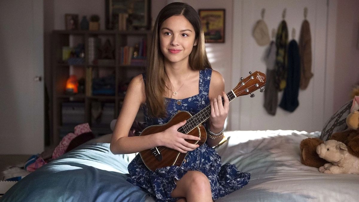 Olivia Rodrigo as Nini with Ukelele in High School Musical series