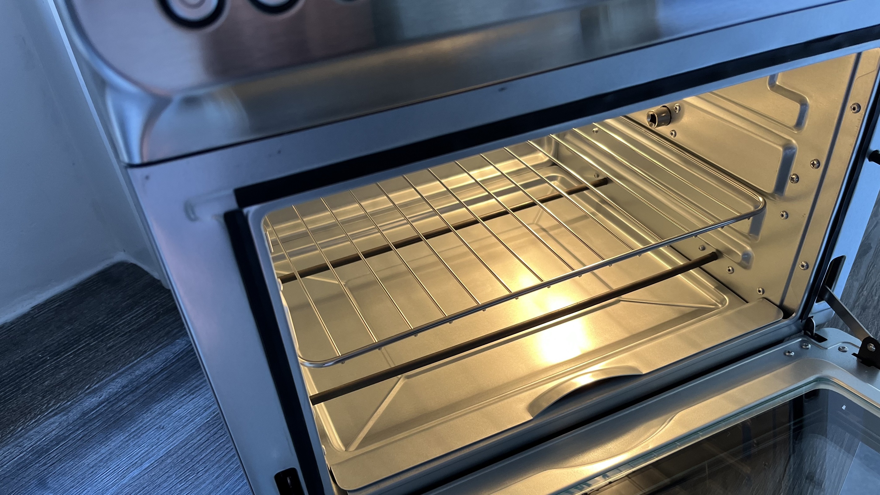 HYSapientia air fryer oven internal light and shelves