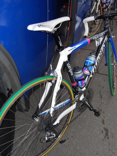 A seat stay assembly borrowed from a 'cross bike provides extra tire clearance.