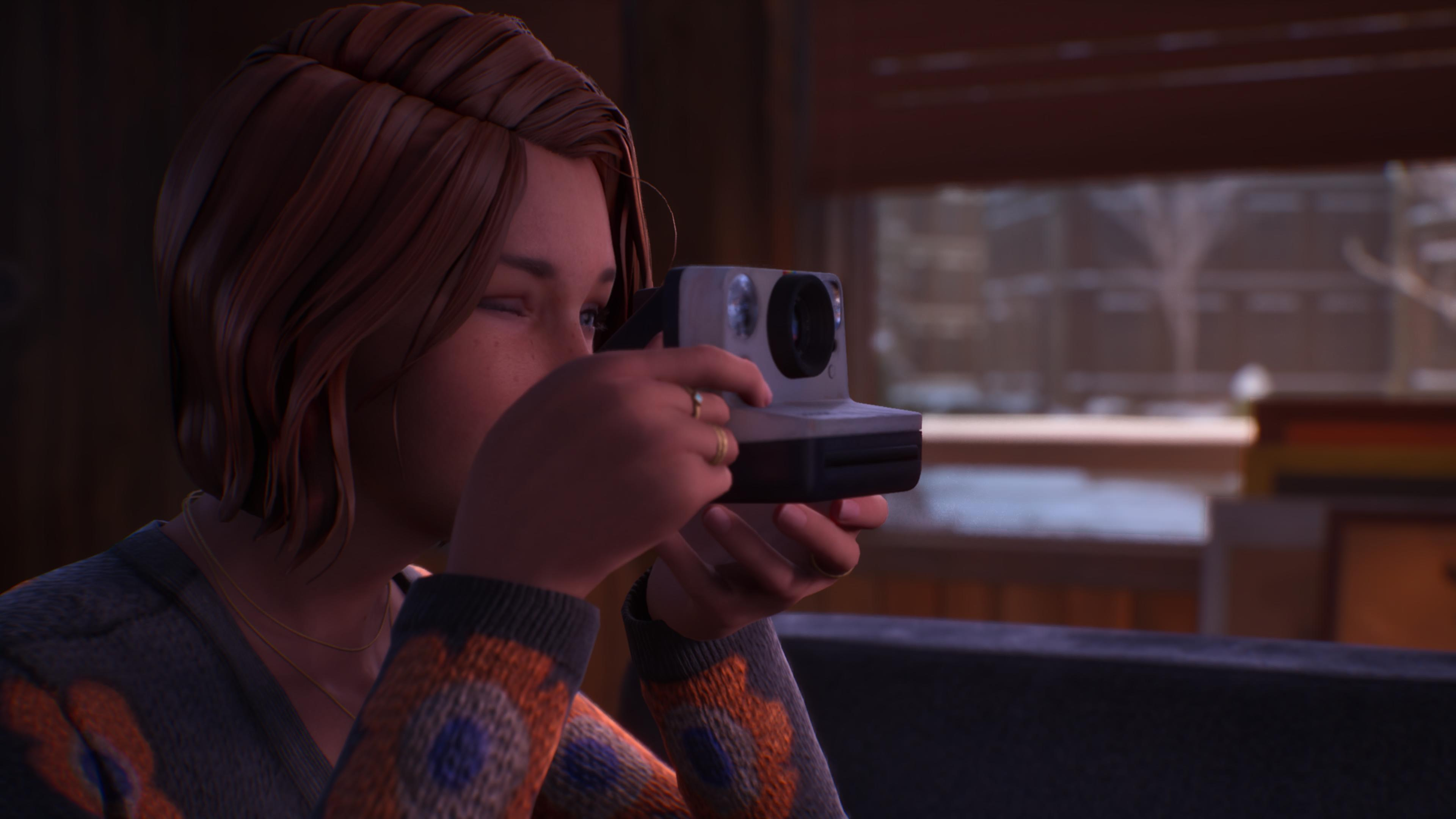 A character using an old camera in Life is Strange: Double Exposure.