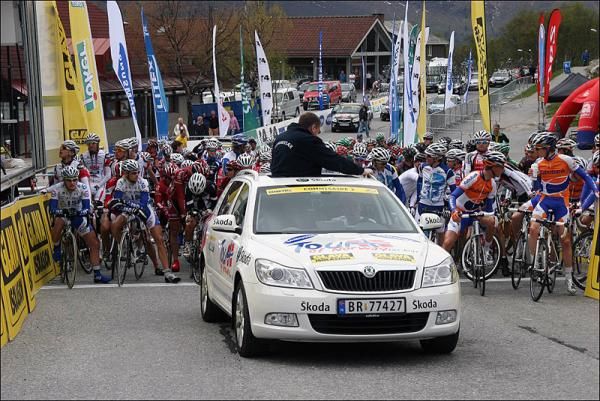 The Ringerike GP peloton on the start line in Geilo.