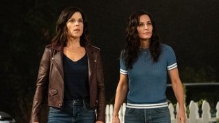 Neve Campbell as Sidney and Courteney Cox as Gale in Scream (2022)
