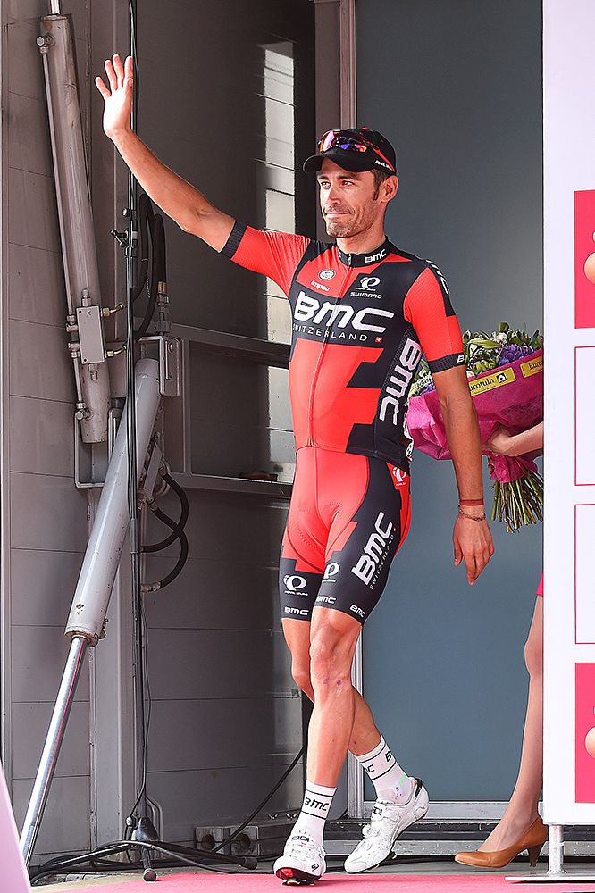 Manuel Quinziato (BMC) waves to the crowd