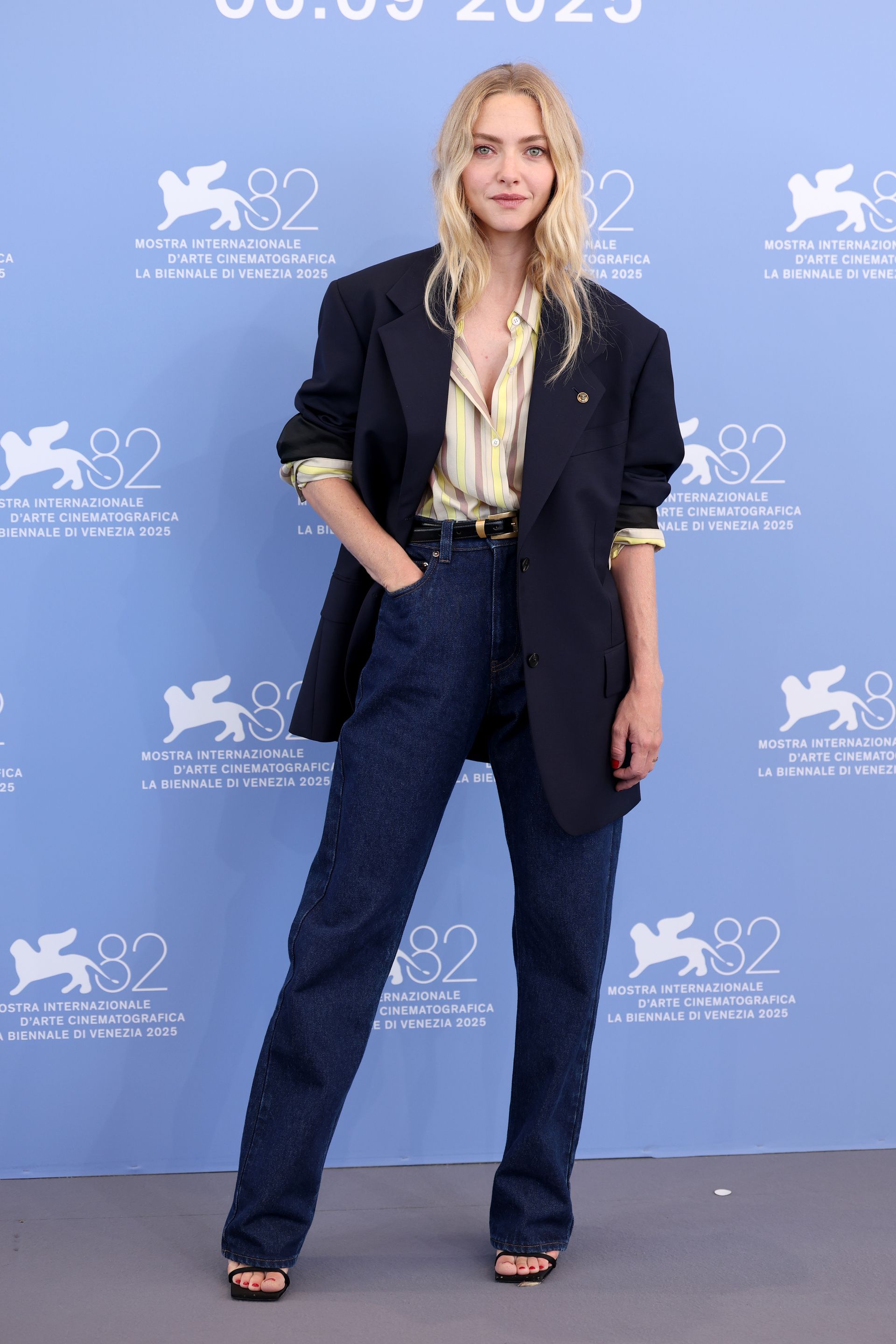 Amanda Seyfried wears the same Versace outfit as Julia Roberts