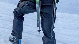 Man wearing the Arc’teryx Sabre Bib Pant in the snow