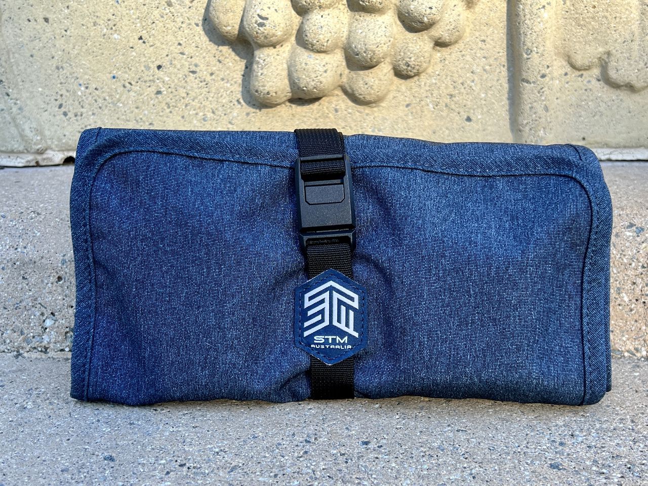 Stm Dapper Wrapper Slate Blue Front Closed