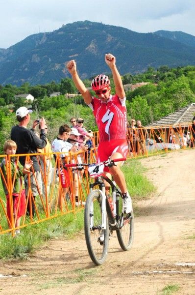 Todd Wells (Specialized) wins second short track of the season