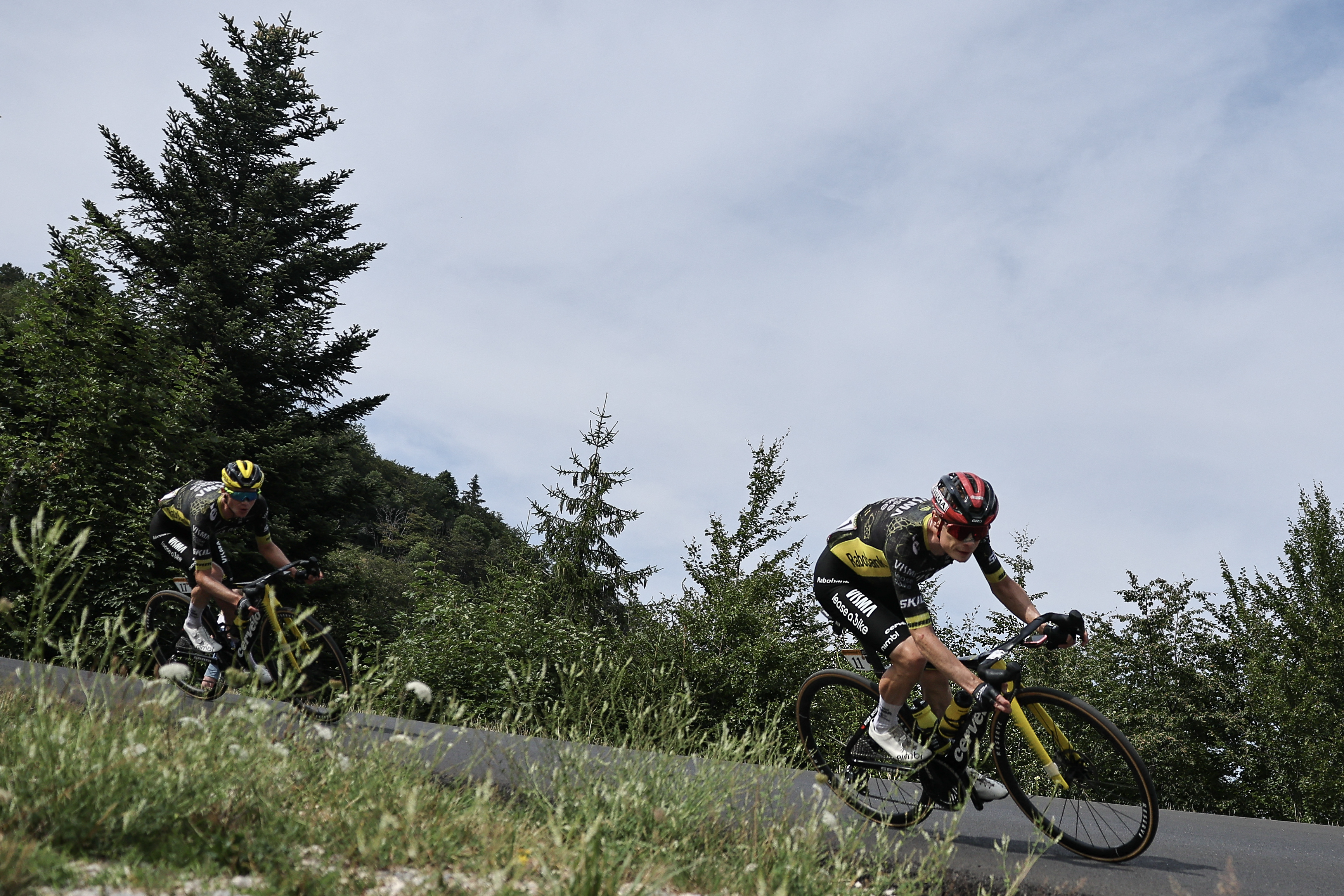 Danish rider Jonas Vingegaard cycles in the descent of the Col de la Croisette