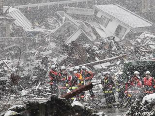 Heavy snowfall disrupts Japan search and rescue - earthquake, tsunami, dead, missing, thousands, homeless, freezing, temperatures, world, news, Marie Clarie