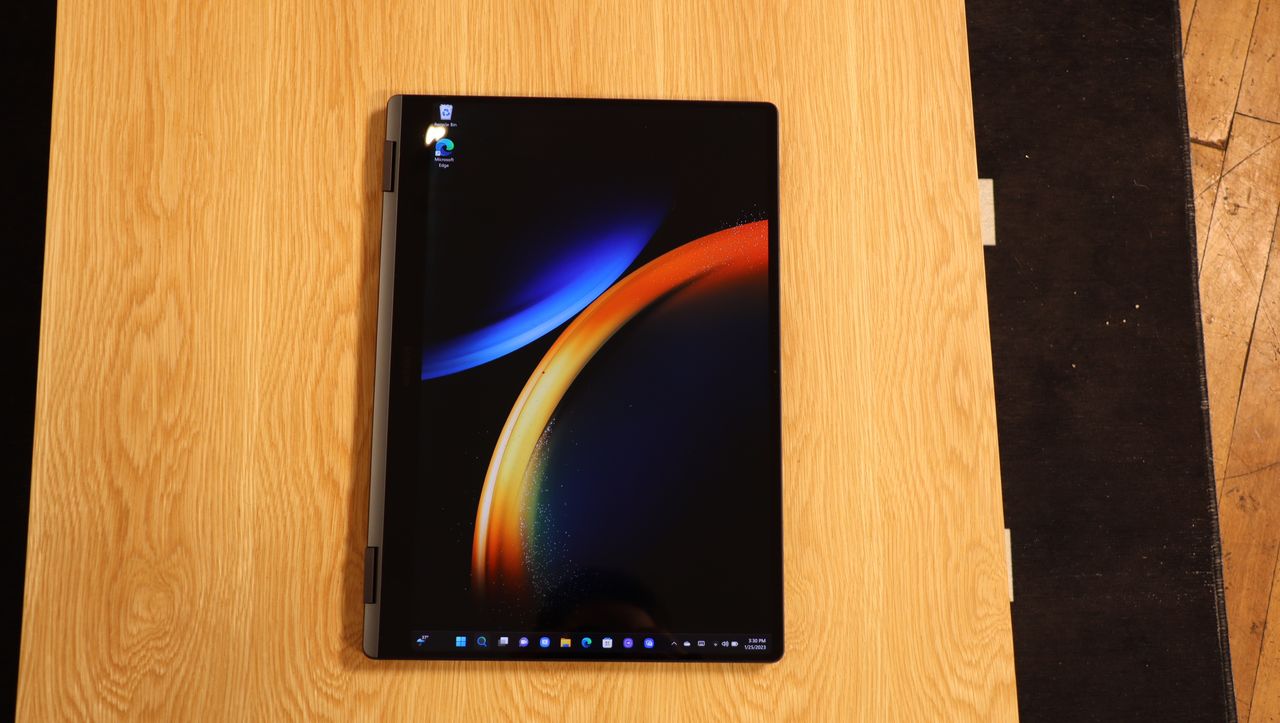Samsung Galaxy Book3 on a wooden table