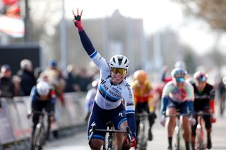 Ronde van Drenthe: Lorena Wiebes takes third straight title in snow-shortened edition