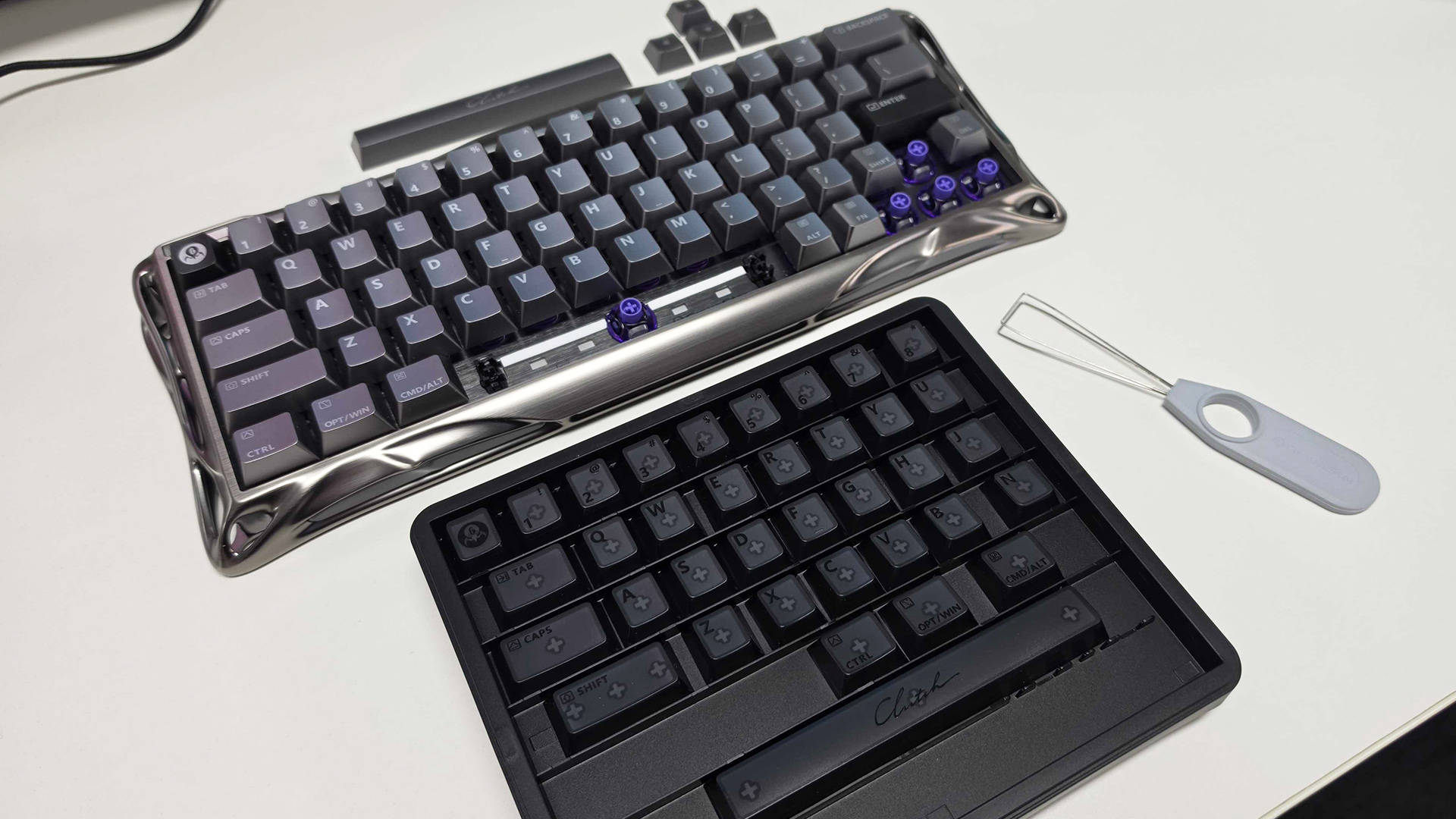 GravaStar Mercury V60 Pro on desk