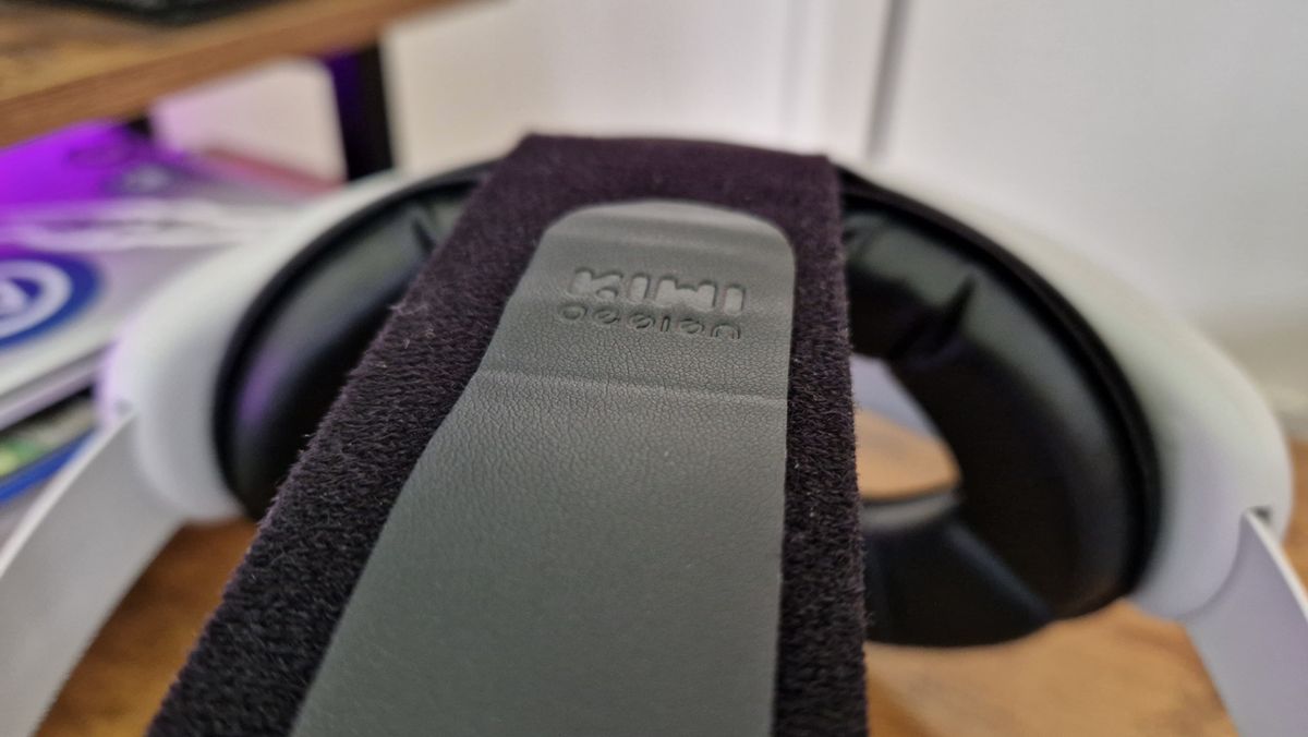 The headband on the KIWI Design Comfort Head Strap for Quest 3
