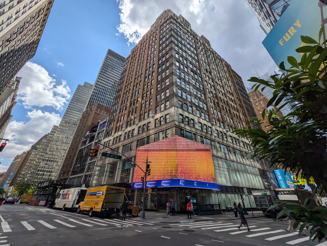Google Pixel 8a main ultrawide sample.