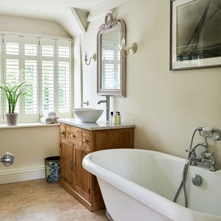 bathroom with bathtub and washbasin cabinet