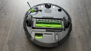 The bottom of the iRobot Roomba J7+