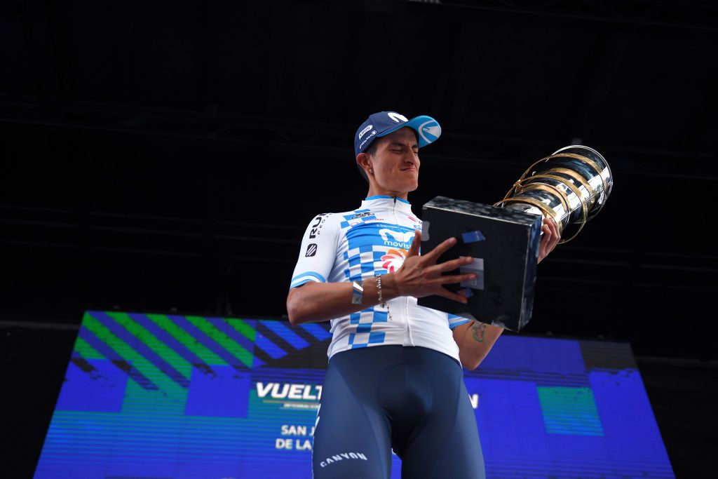 Winner Anacona inspects his trophy
