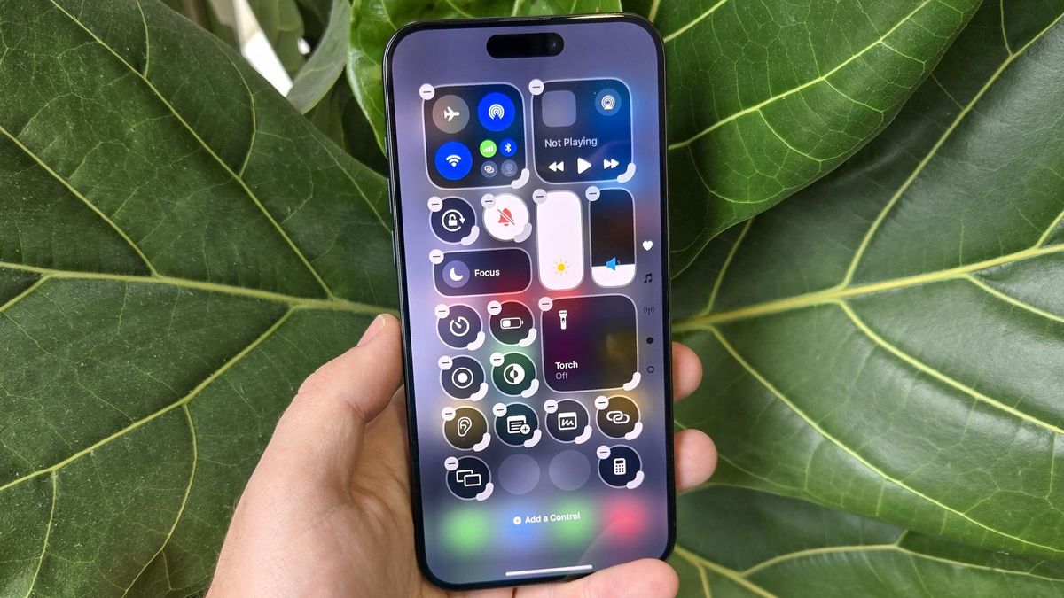 iPhone iOS 18 Control Center