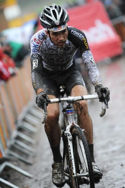 Niels Albert (BKCP - Powerplus) battles the elements.