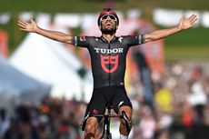 Julian Alaphilippe winning the GP de Quebec