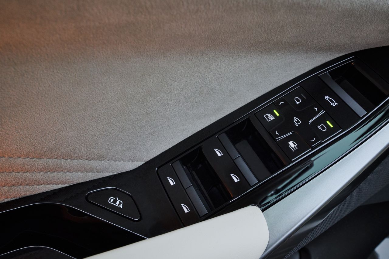 Interior design details in the BMW X5