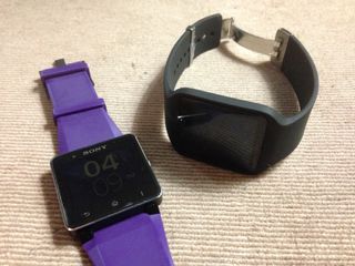 SmartWatch 2 (left) and SmartWatch 3 (right)