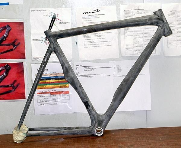 The prototype Trek track bike had its origins in a standard Trek Madone frame. Frame engineer Mark Andrews hand-made and installed some horizontal dropouts and together with a Shimano track drivetrain, some Bontrager wheels and components, Armstrong was set to tackle the boards.