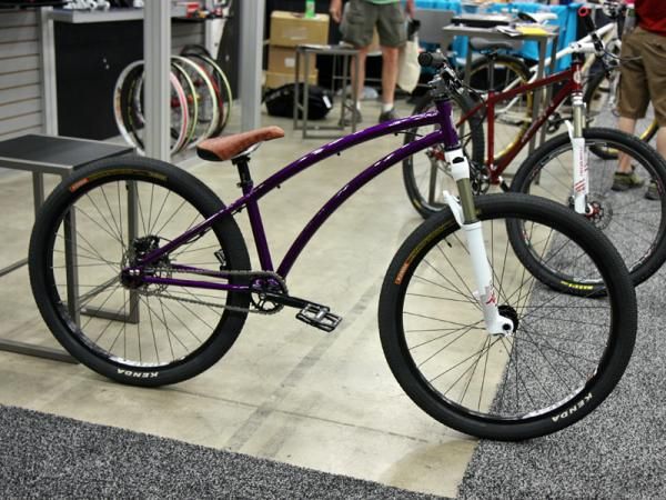 The Hayes Bicycle Group commissioned a few custom frames to show off its parts at NAHBS, including this intriguing dirt jumper.