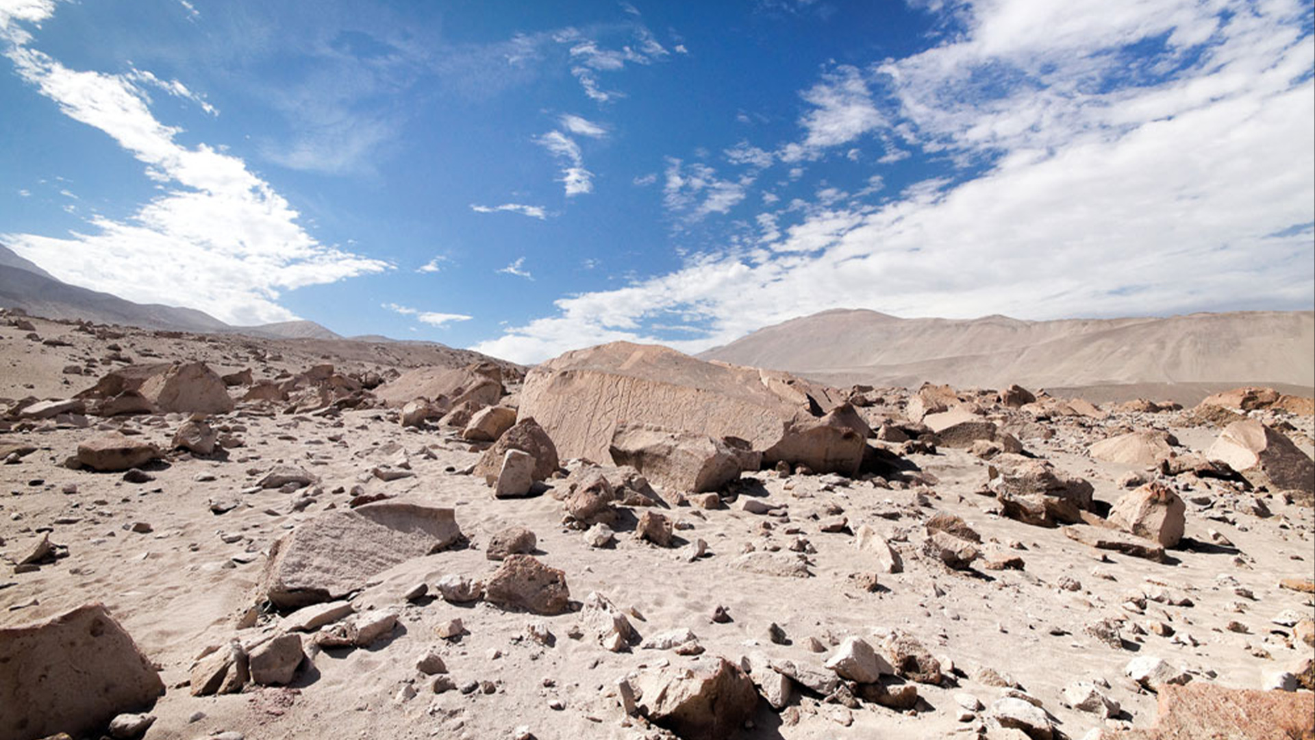 More than 2,500 volcanic boulders carved with petroglyphs, thought to be between 1400 and 2100 years old, have been found at the Toro Muerto archaeological site in the Majes River Valley of coastal southern Peru.