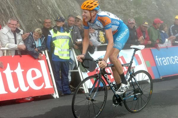 Ryder Hesjedal (Garmin-Transitions) suffers his way to 4th on the stage.