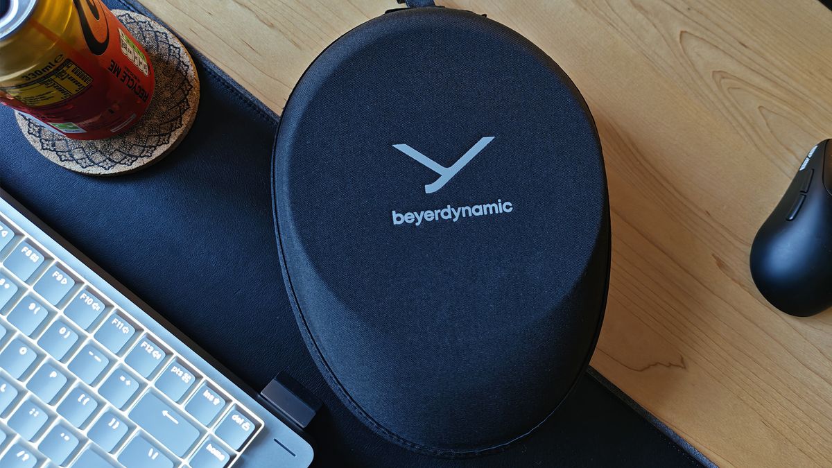 The Beyerdynamic Aventho 300s