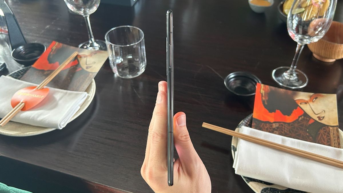 Honor Magic V2 thickness