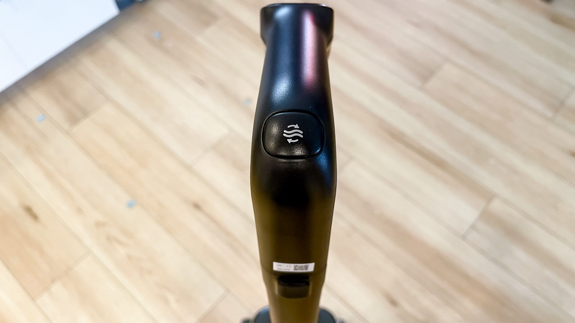 Dreame Aero Pro Steam wet and dry vacuum in a kitchen