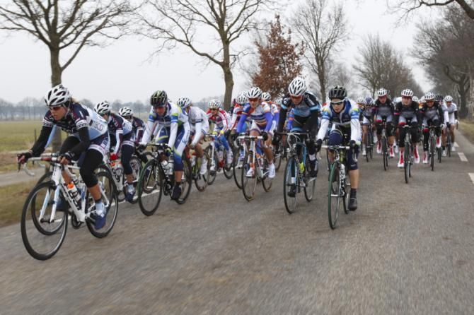 Tiffany Cromwell (Orica - AIS) moves up