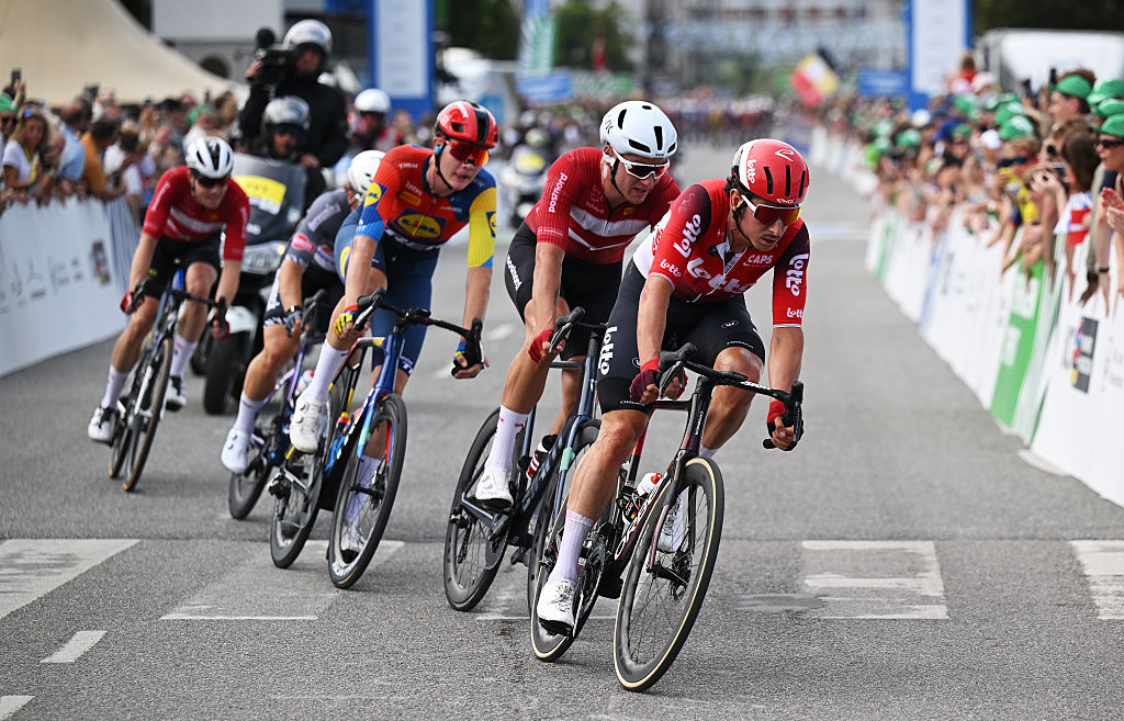 The reshuffled front breakaway in the final laps of the Copenhagen Sprint