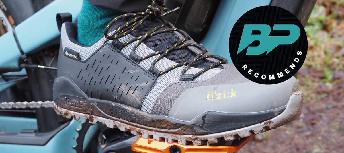 The Fizik Terra Ergolace GTX Flat shoe being worn on a bike