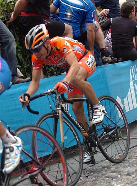Emanuele Sella (Ceramica Panaria-Navigare) pushes hard.