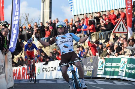 Samuel Dumoulin (AG2R La Mondiale) wins stage 1 ahead of Arthur Vichot
