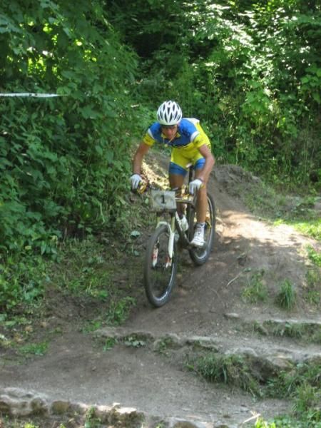 Rysenko sports the Ukrainian colours.