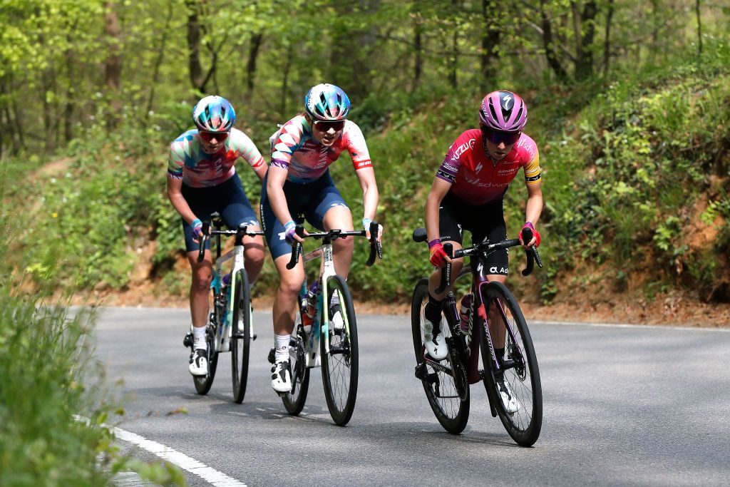 STEINFORT LUXEMBOURG APRIL 30 LR Mikayla Harvey of New Zealand Neve Bradbury of Australia and Team CanyonSRAM Racing and Niamh FisherBlack of New Zealand and Team SD Worx compete during the 14th Ceratizit Festival Elsy Jacobs 2022 Stage 1 a 1214km stage from Steinfort to Steinfort felsy on April 30 2022 in Steinfort Luxembourg Photo by Bas CzerwinskiGetty Images