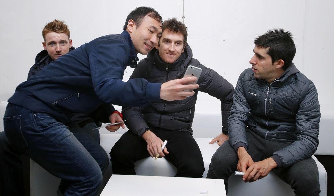 A fan takes a photo with Geraint Thomas