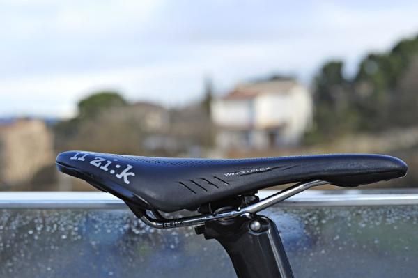 Tyler Farrar (Garmin-Cervelo) is on a new bike this year but has kept his beloved fi'zi:k Pav&eacute; saddle.